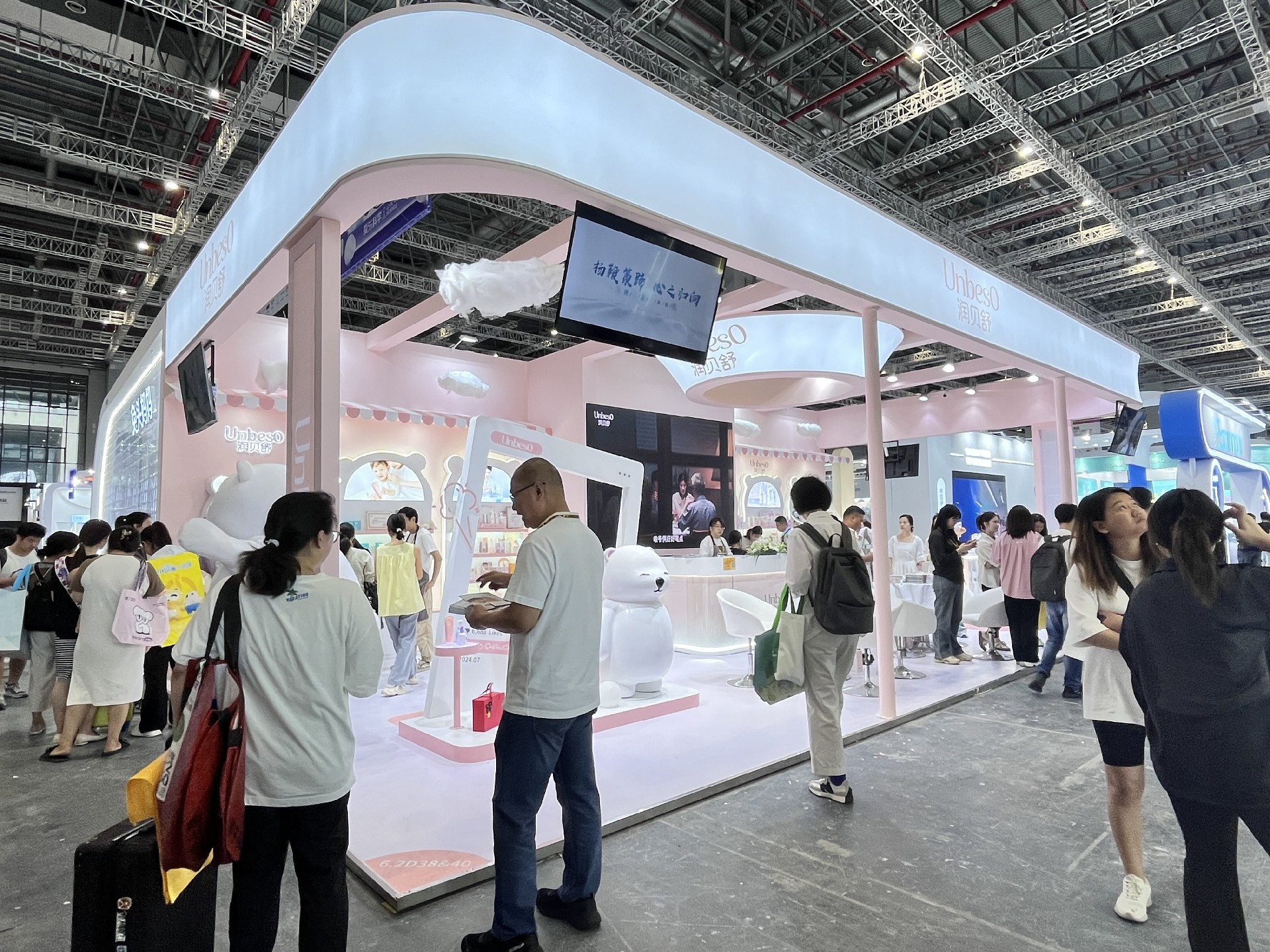 CBME孕嬰童展展臺(tái)搭建案例-潤貝舒